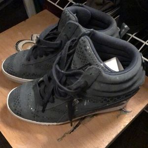 EUC! Reposh. Size 7 gray Puma wedge sneakers